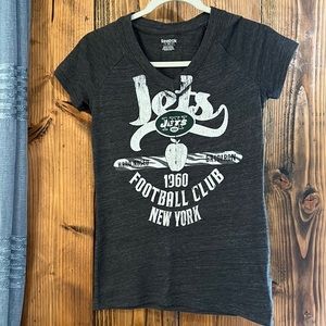 Reebok Net York Jets Distressed V-Neck Tee Shirt